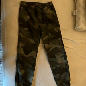 Never worn Sonoma boys’ 18/20 camouflage green casual pants.